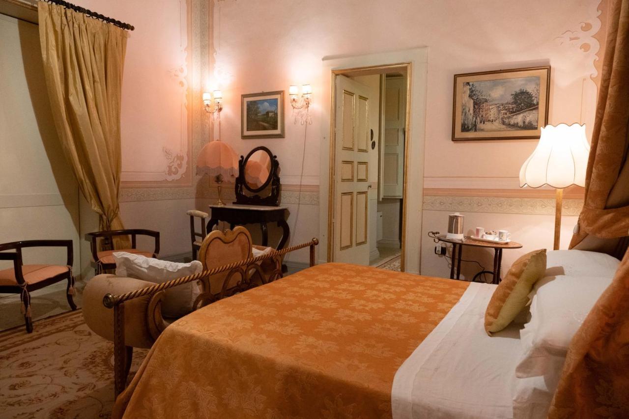 Palazzo De Castro Bed and Breakfast Squinzano Esterno foto