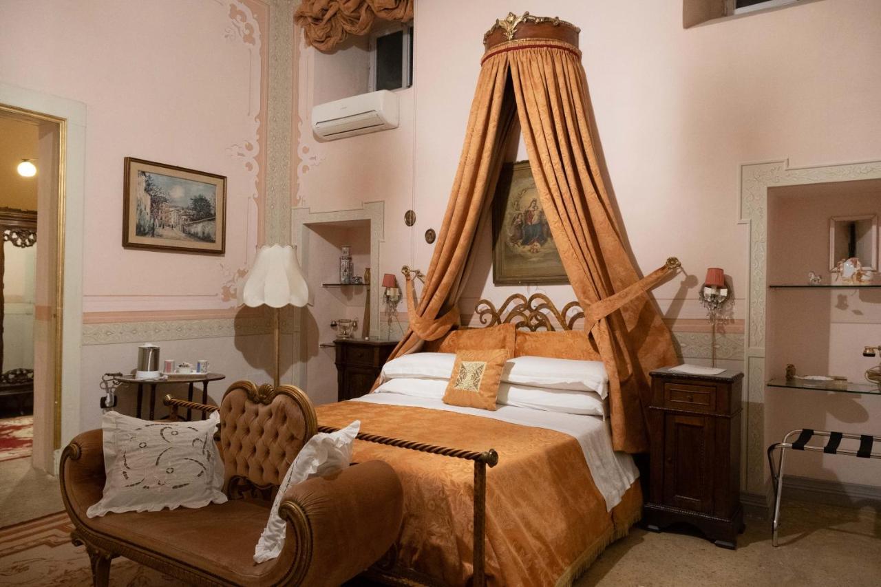 Palazzo De Castro Bed and Breakfast Squinzano Esterno foto