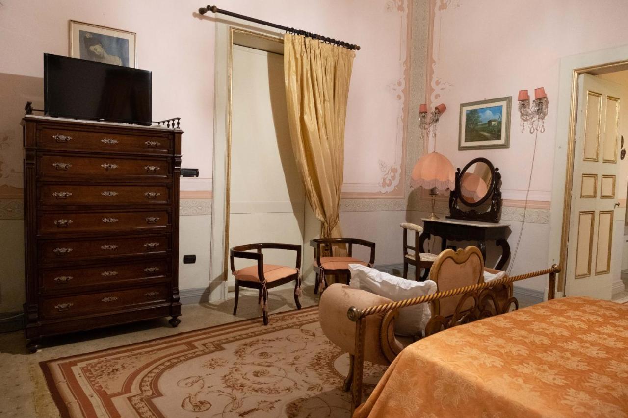 Palazzo De Castro Bed and Breakfast Squinzano Esterno foto