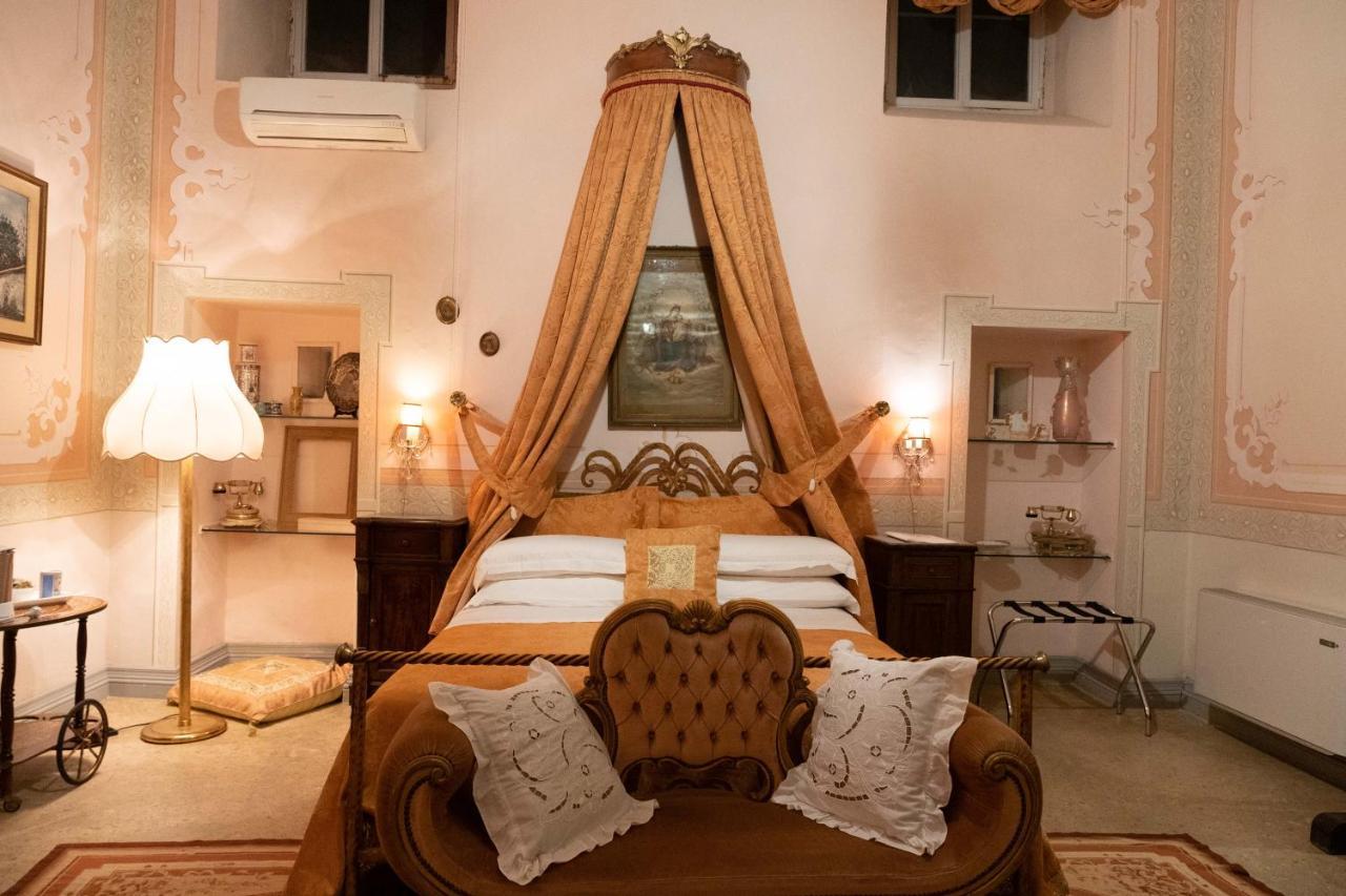 Palazzo De Castro Bed and Breakfast Squinzano Esterno foto