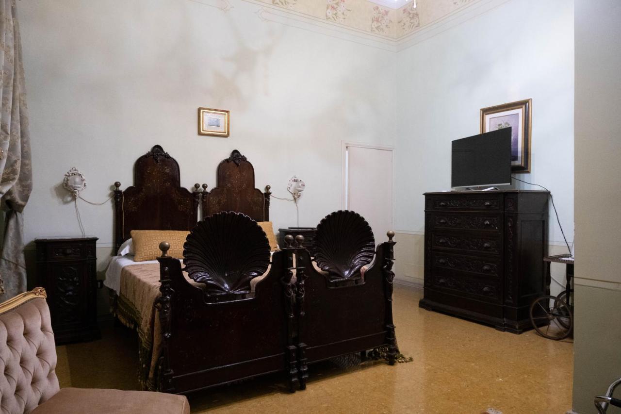 Palazzo De Castro Bed and Breakfast Squinzano Esterno foto