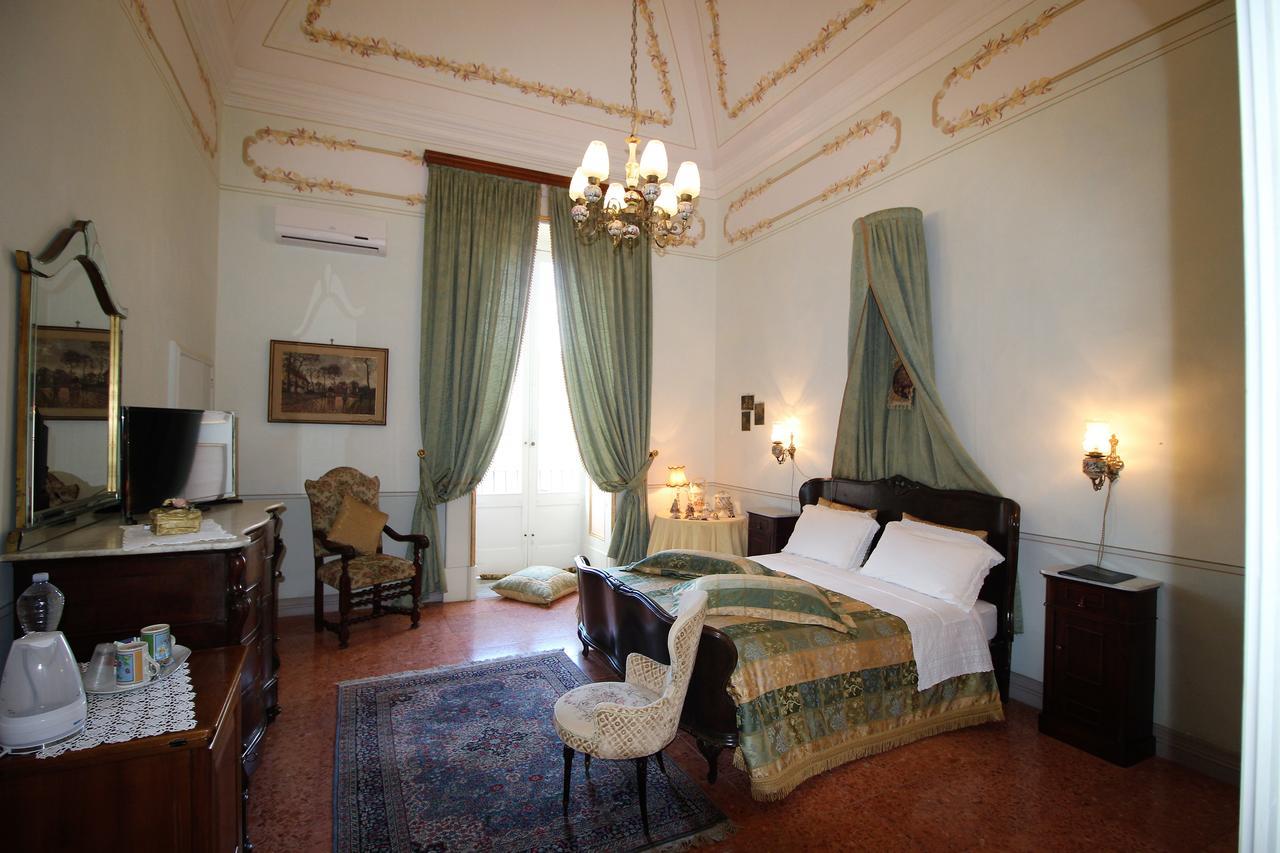 Palazzo De Castro Bed and Breakfast Squinzano Esterno foto