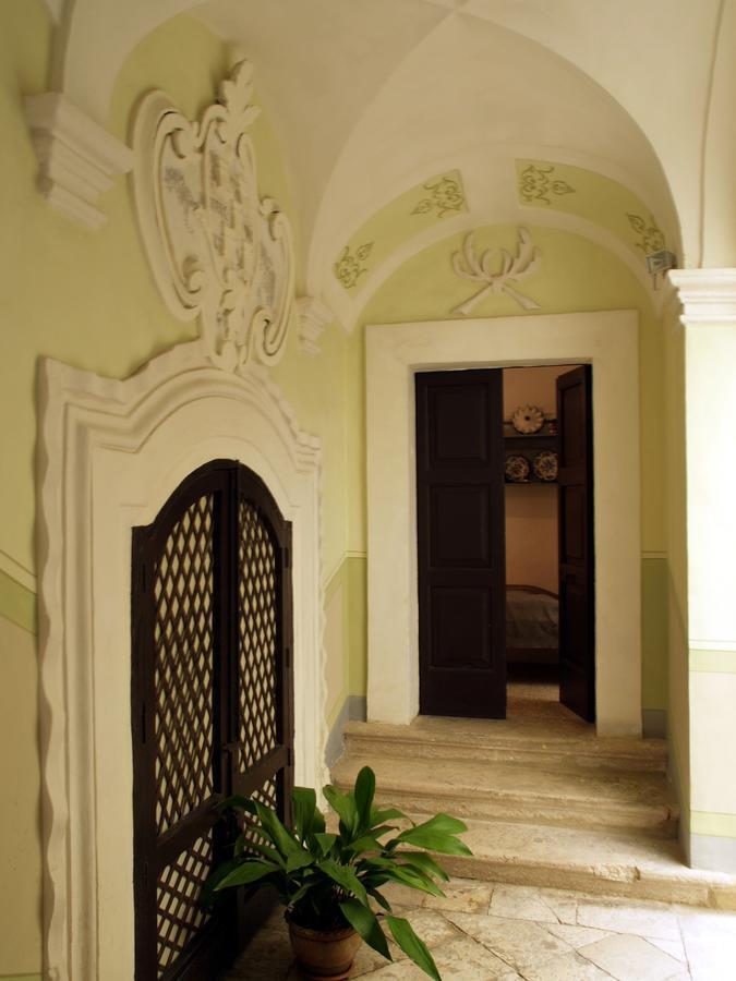 Palazzo De Castro Bed and Breakfast Squinzano Esterno foto