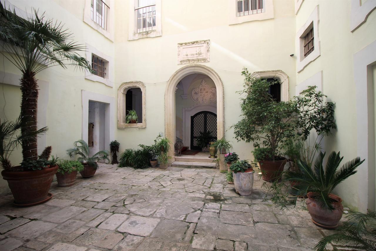 Palazzo De Castro Bed and Breakfast Squinzano Esterno foto